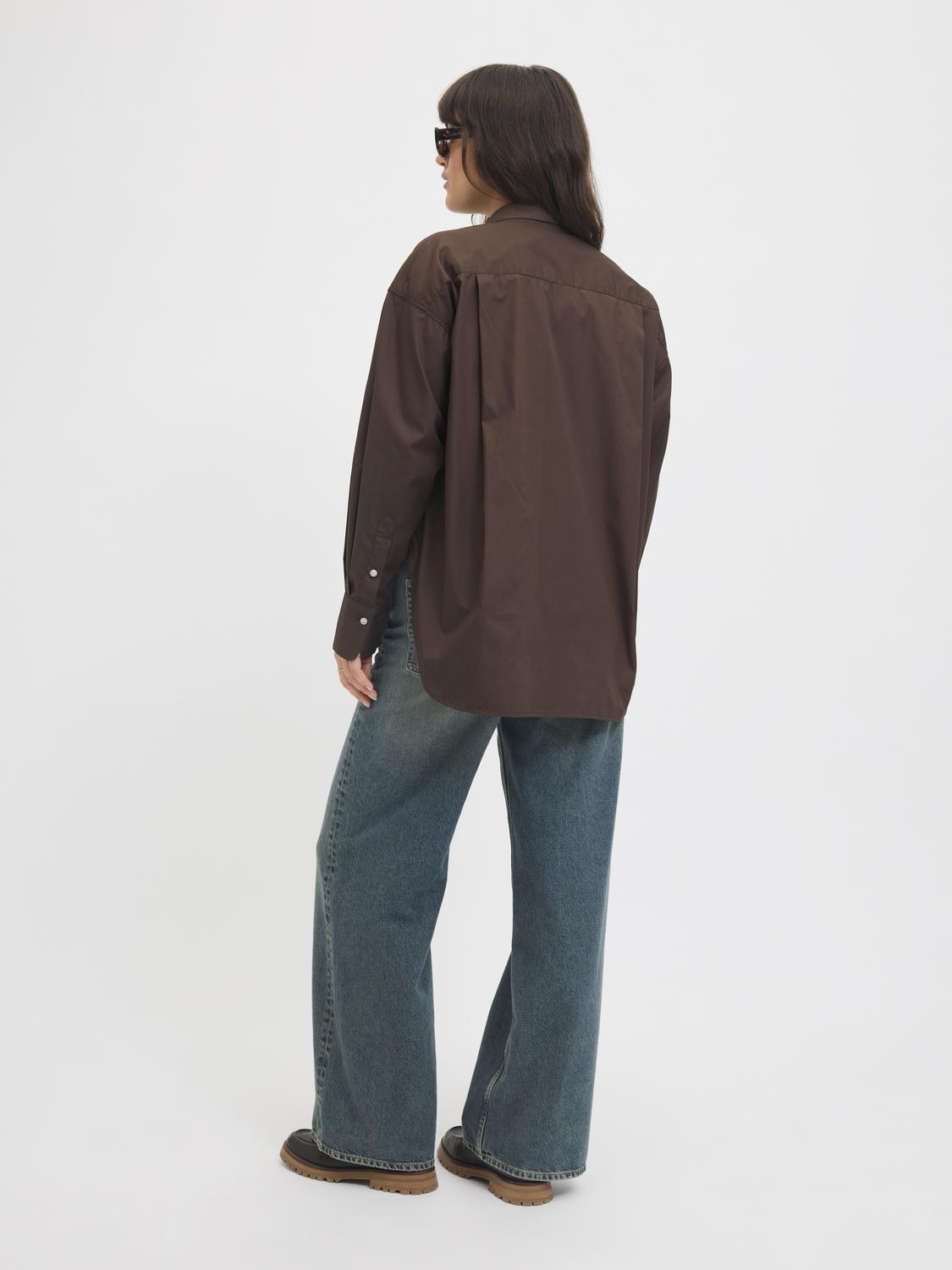 model_shot-back